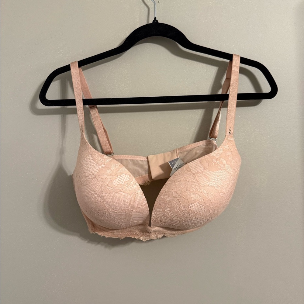 Victoria’s Secret Elegant Lace Push-Up Bra
